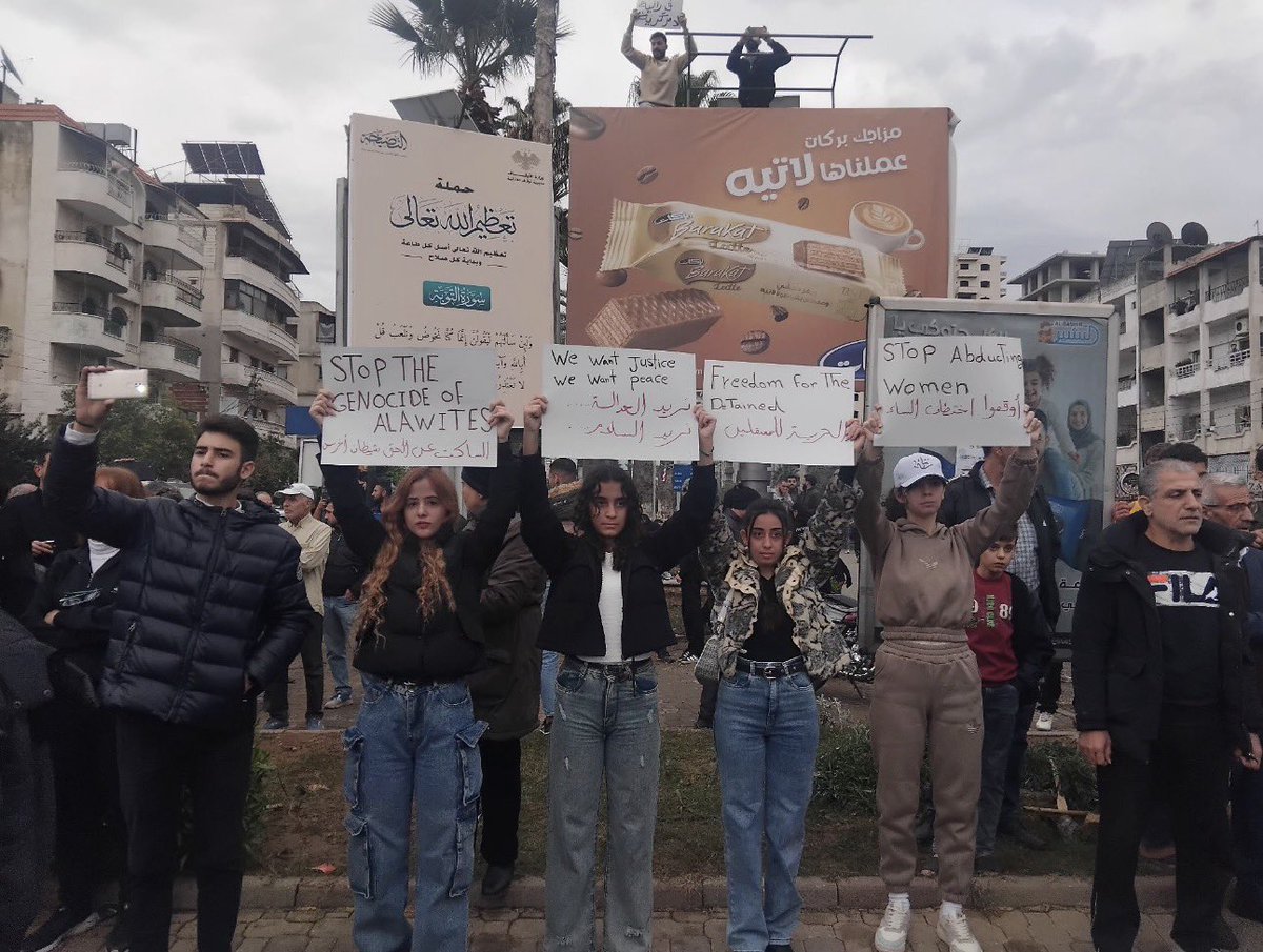 ZAlkamoua's tweet image. In #Latakia, young women stand in solidarity with the #Alawite community, demanding an end to killings, abductions, and calling for justice and freedom for the detained. Their courage speaks loudly.