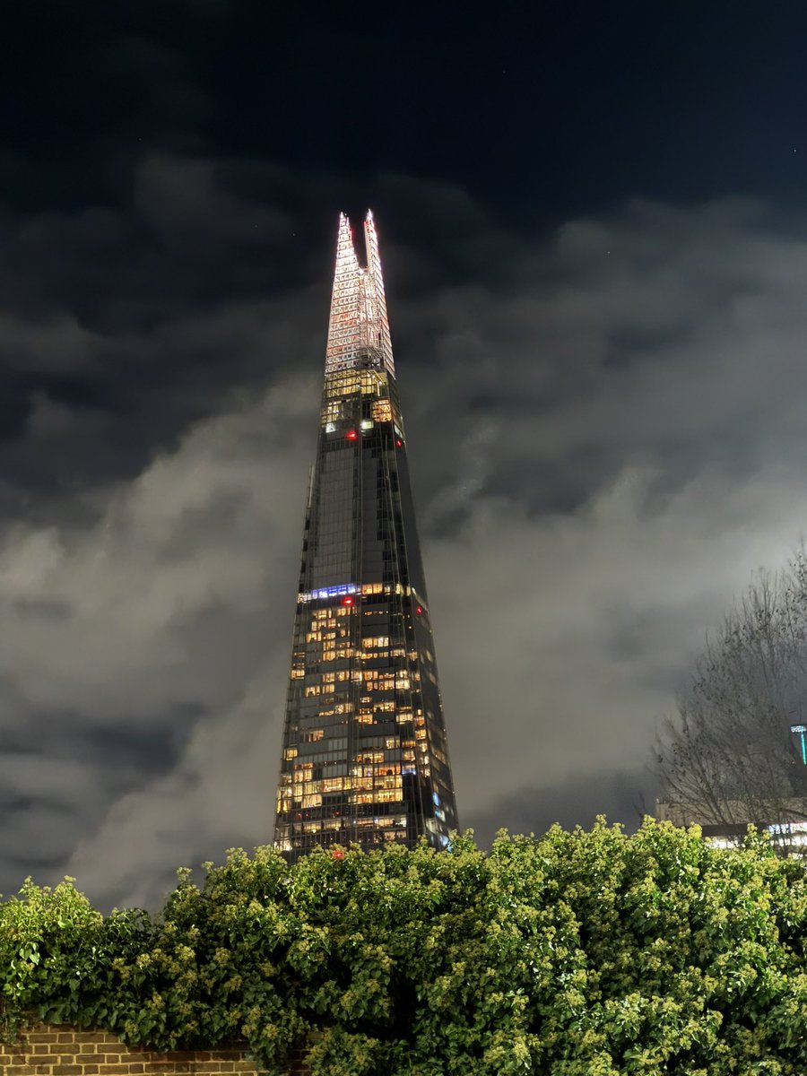 lekgrover's tweet image. So excited to be keeping another ‘Kofi Promise’, showing up, speaking up and doing the work💪🏻
Arriving fully equipped with my new toolbox, bag and a beautiful @FARAcharityshop skirt too! 🧡😉🍆 #communicate #sexualwellbeing #care