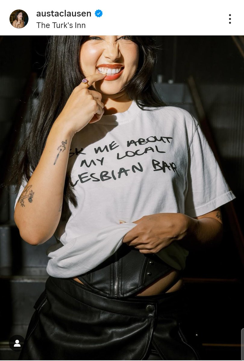 alphaumeambeta's tweet image. This bisexual owns a lesbian bar &amp;amp; wore a shirt that says lesbian while having a bf.
Bisexuals and their boyfriends have been invading lesbian spaces since day 1