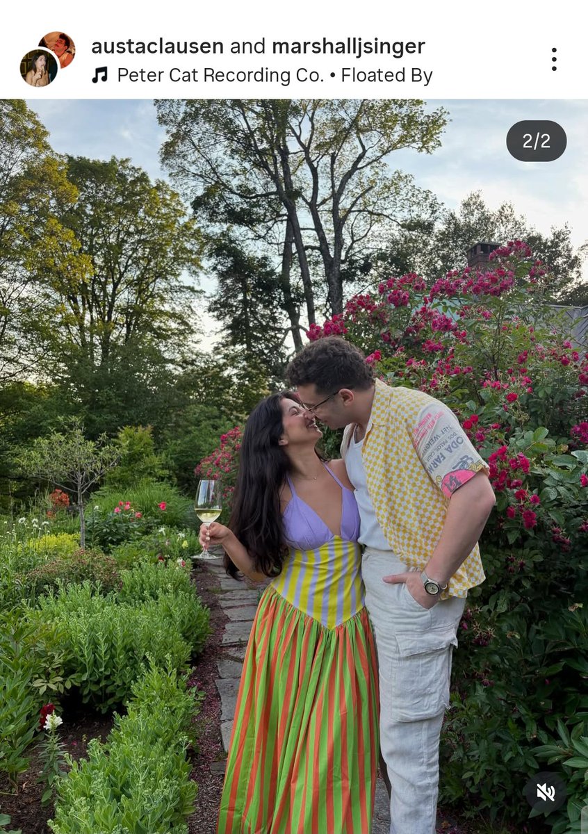 alphaumeambeta's tweet image. This bisexual owns a lesbian bar &amp;amp; wore a shirt that says lesbian while having a bf.
Bisexuals and their boyfriends have been invading lesbian spaces since day 1