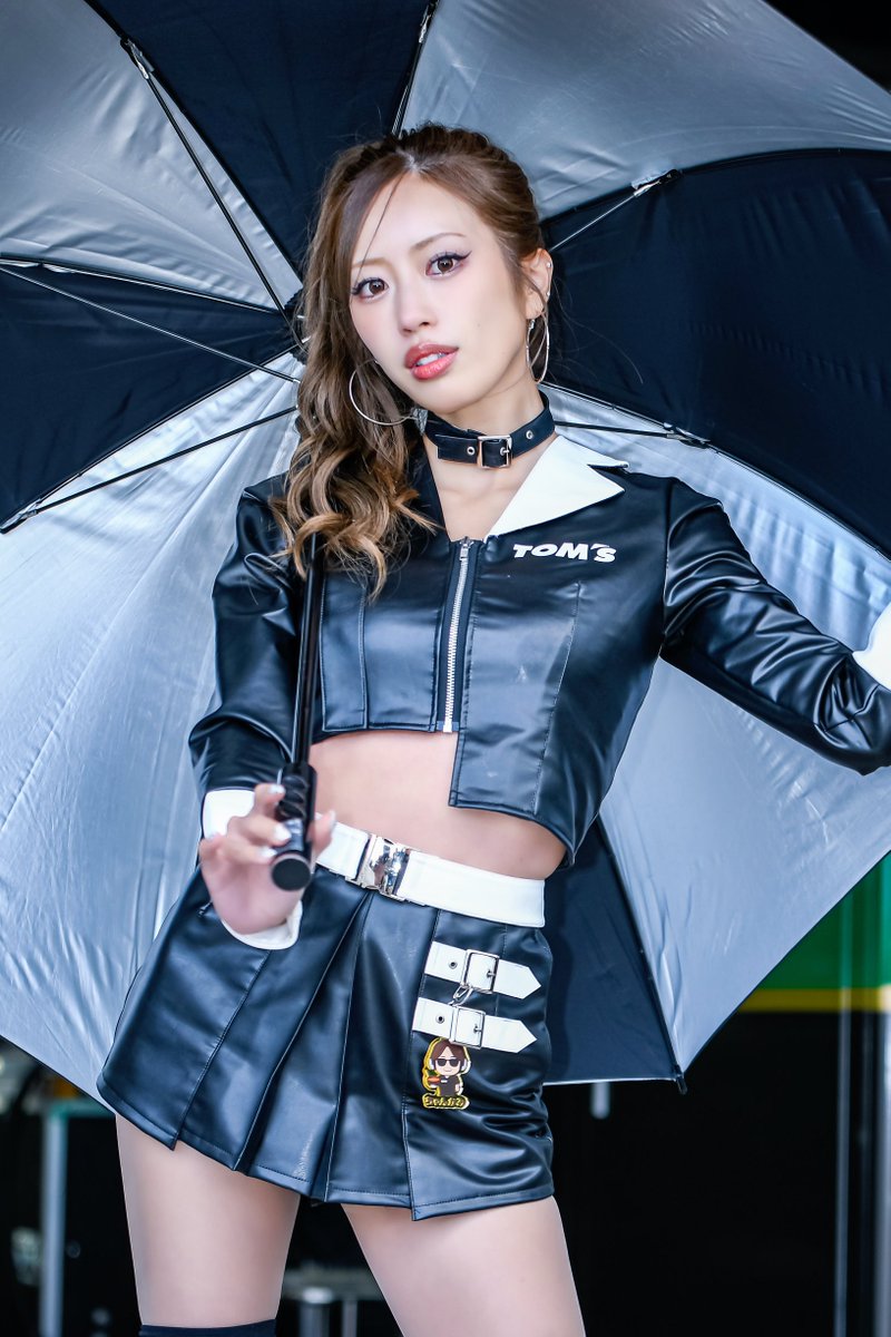 naottie_swcs's tweet image. 11/22 #スーパーフォーミュラ #鈴鹿サーキット
この傘もおしゃんでめちゃくちゃ良いし、何よりかこちゃんのモデル力が凄まじく良すぎてだな…兎にも角にも素晴らしいがすんぎるんだよなぁ…
いつも優しいかこちゃんちゅき😙←
#央川かこ さん(@kako_6717)
#TOMS
#TOMSチームアテンダント