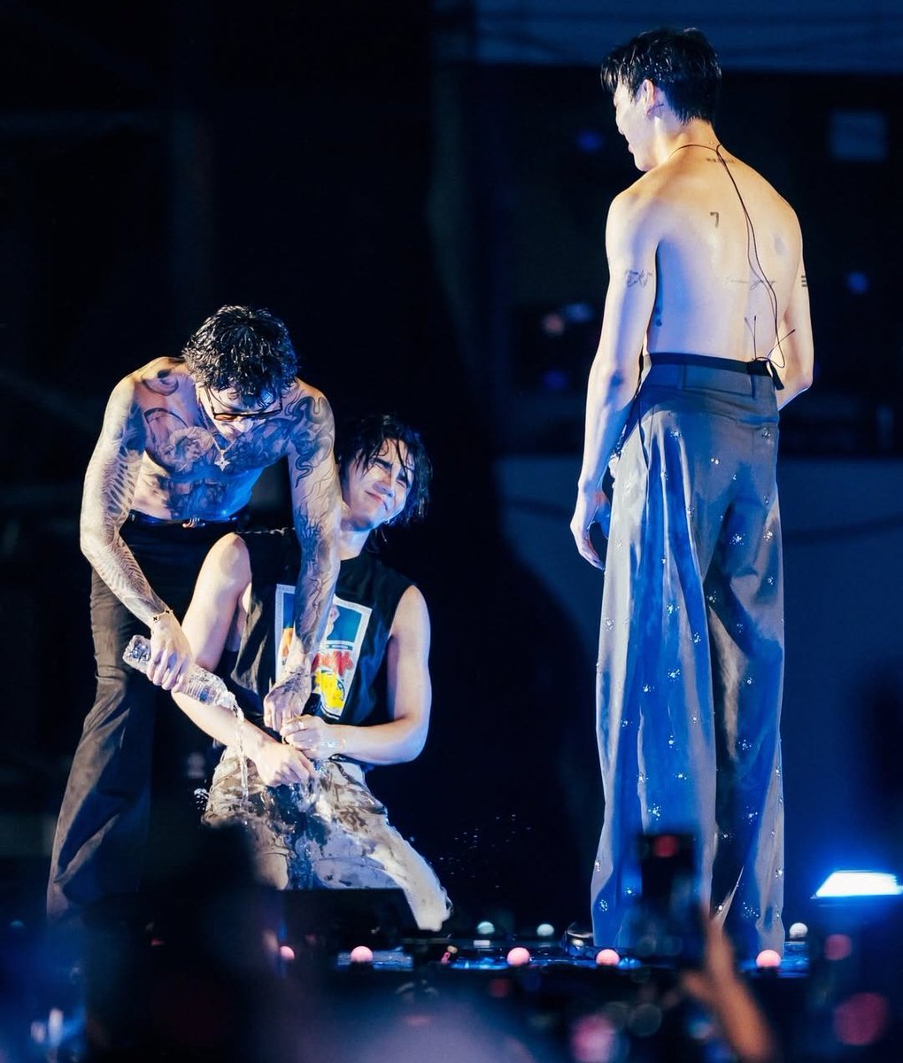 jeffseuphoria's tweet image. Timethai posting these... yeah 💭

#JeffSatur #Timethai