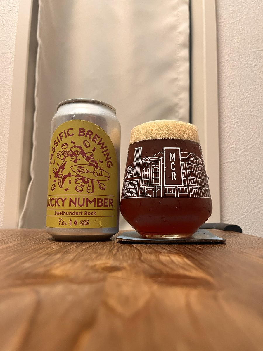beer_telling's tweet photo. 秋も深まってもう冬間近ですが、秋といえばなボックビールを飲んどかなければ。てなもんで #Passific から、Lucky Number#200。通算200回目の仕込みを祝して作られた、ボックの中でも強化版なドッペルボックスタイルのビール。
これはまた、最高に美味い秋のビールじゃないか。
#クラフトビール https://t.co/D8PzzUzKeG