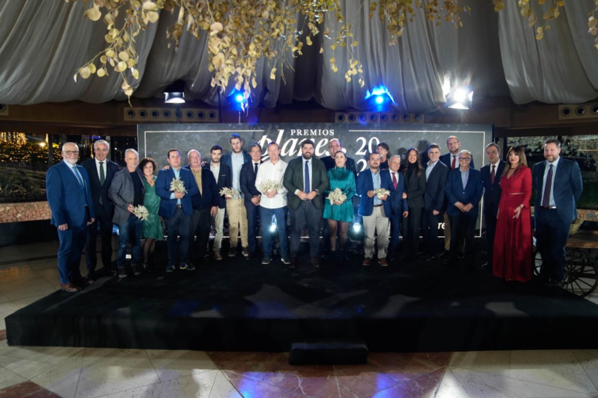 scrats_regantes's tweet image. Desde el SCRATS reafirmamos nuestro compromiso con el sector primario. Por eso estuvimos presentes en la gala Planes Gourmet 2025, para recordar que sin el agua del Trasvase no sería posible producir muchos de los alimentos que hoy distinguen a la gastronomía del Levante español.