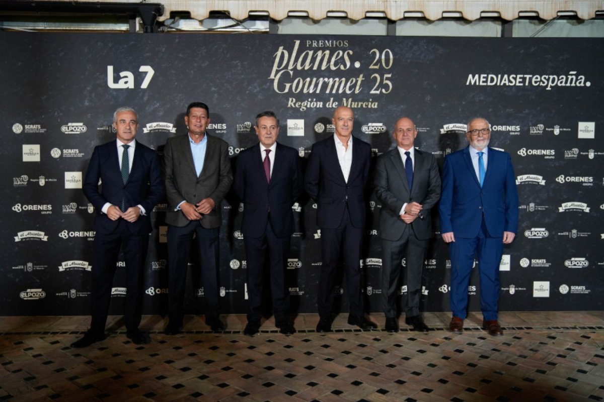 scrats_regantes's tweet image. Desde el SCRATS reafirmamos nuestro compromiso con el sector primario. Por eso estuvimos presentes en la gala Planes Gourmet 2025, para recordar que sin el agua del Trasvase no sería posible producir muchos de los alimentos que hoy distinguen a la gastronomía del Levante español.