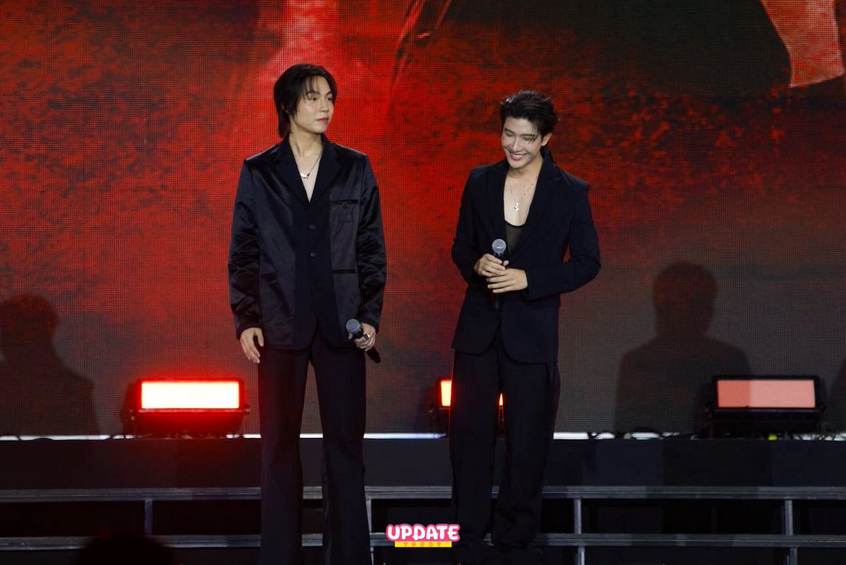 "เคียงมังกร The Invisible Dragon" นำแสดงโดย "เฟิร์ส -ข้าวตัง-ไบร์ท-น้ำตาล"

FIRSTKHAOTUNG BEGINS 2026 

#GMMTV2026 
#FirstKhaotung #เฟิร์สข้าวตัง
#UPDATETODAY #ข่าวบันเทิง