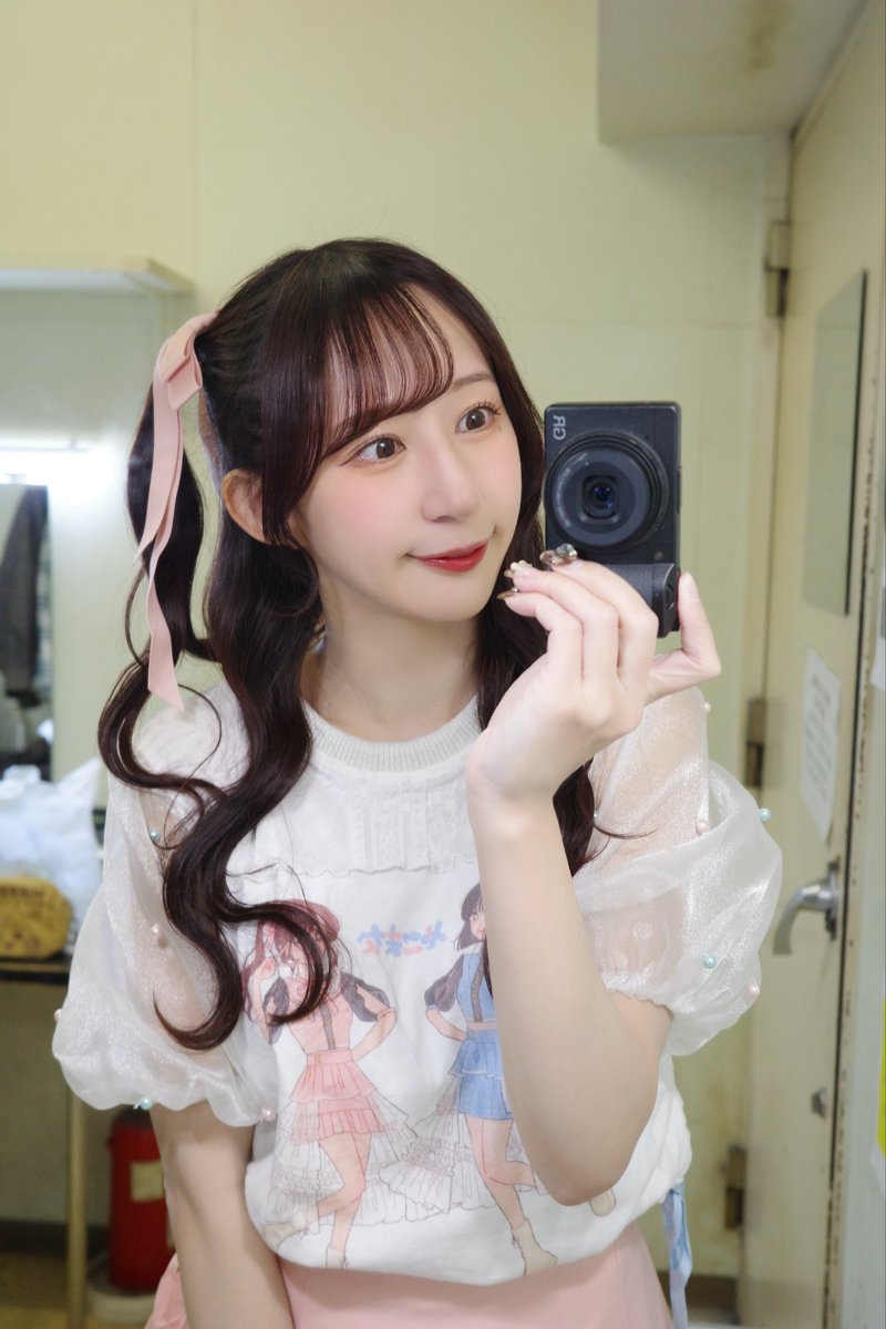 昨日はちょっとだけメイク変えてたの~
どこでしょ~😼