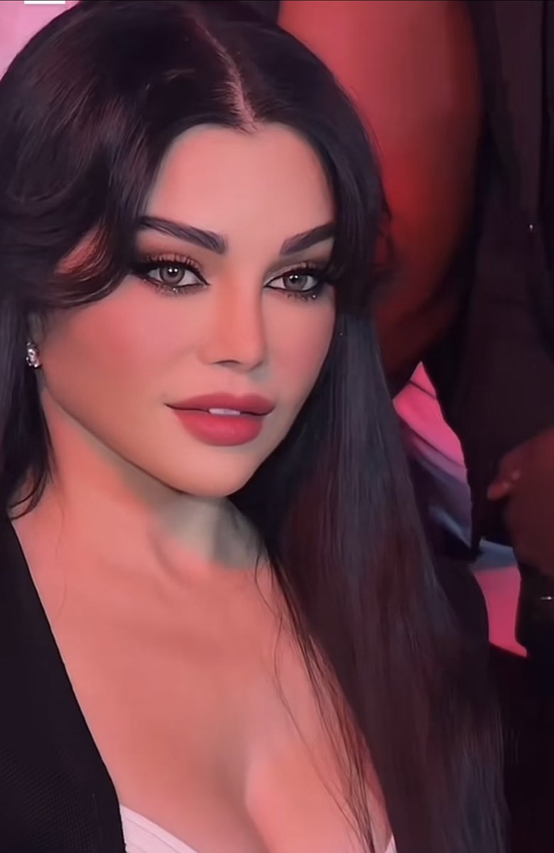 She is simply striking and very beautiful🫦❤️