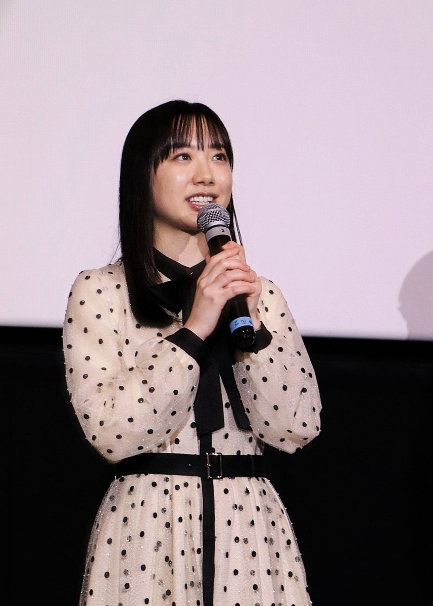 cinemarest1103's tweet image. 【名古屋レポ🏯】
映画『#果てしなきスカーレット』舞台挨拶

「どえりゃあありがとね～」

#芦田愛菜 さんの
激レア名古屋弁に会場悶絶…！✨

#細田守 監督と芦田さんの
味噌煮込みうどん愛🍜

芦田さん“背中”で語る？

海外ファンがざわついた聖との関係性の解釈が深い…！…