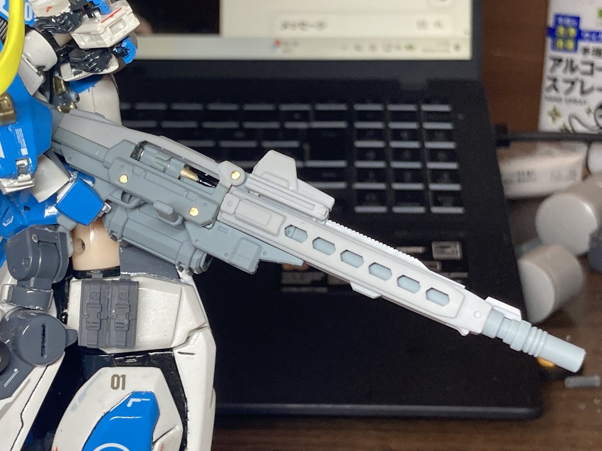 slimefende's tweet photo. コンシャスエイスさんの機関銃を購入…！
改造ベースにするつもりだったけど、殆ど素組でも迫力満点な上に、スナップキットとして組み立てられる精度まであって大満足…！
小改造として、両手持ちハンドル化とセンサー移設。センサーからの情報が手を介して直接伝達されて狙いが付けられる…と言う設定 https://t.co/Hfgen7FfvV