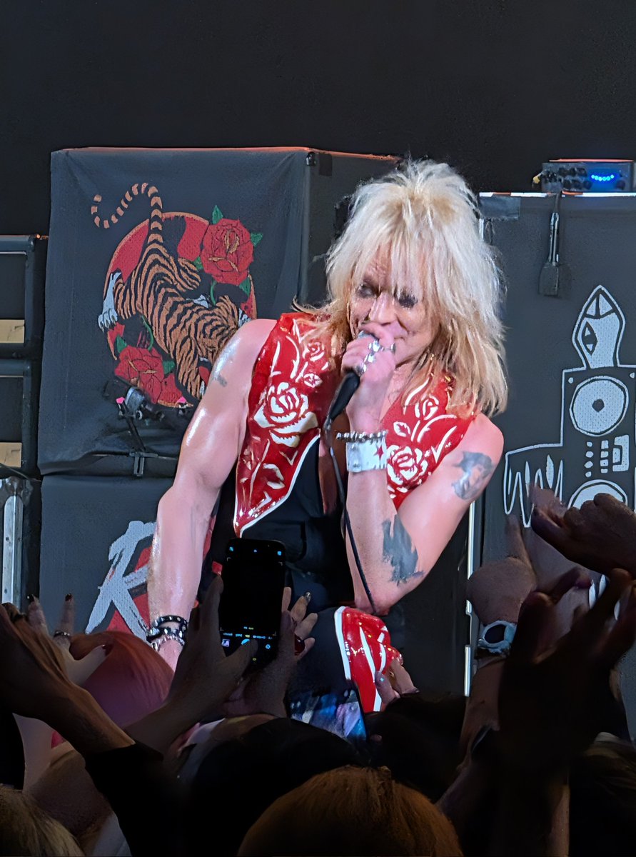 3_sin's tweet image. Year, I know
You are on the last train back to TOKYO!!

1年9カ月ぶりのマイケル・モンロー様
相変わらずカッコ良かったよ〜〜（泣）
これこそが「ロックスター」なのです☺️
Hallelujah!

#MichaelMonroe