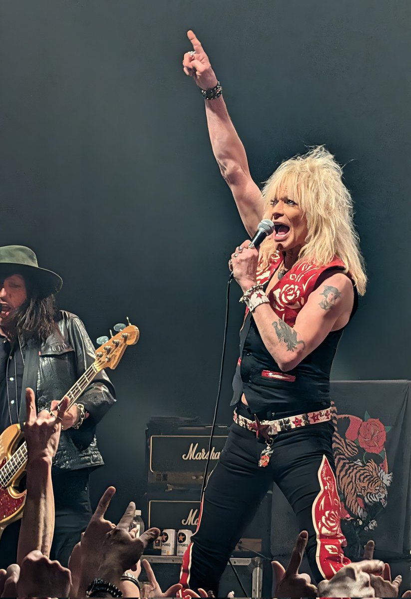 3_sin's tweet image. Year, I know
You are on the last train back to TOKYO!!

1年9カ月ぶりのマイケル・モンロー様
相変わらずカッコ良かったよ〜〜（泣）
これこそが「ロックスター」なのです☺️
Hallelujah!

#MichaelMonroe