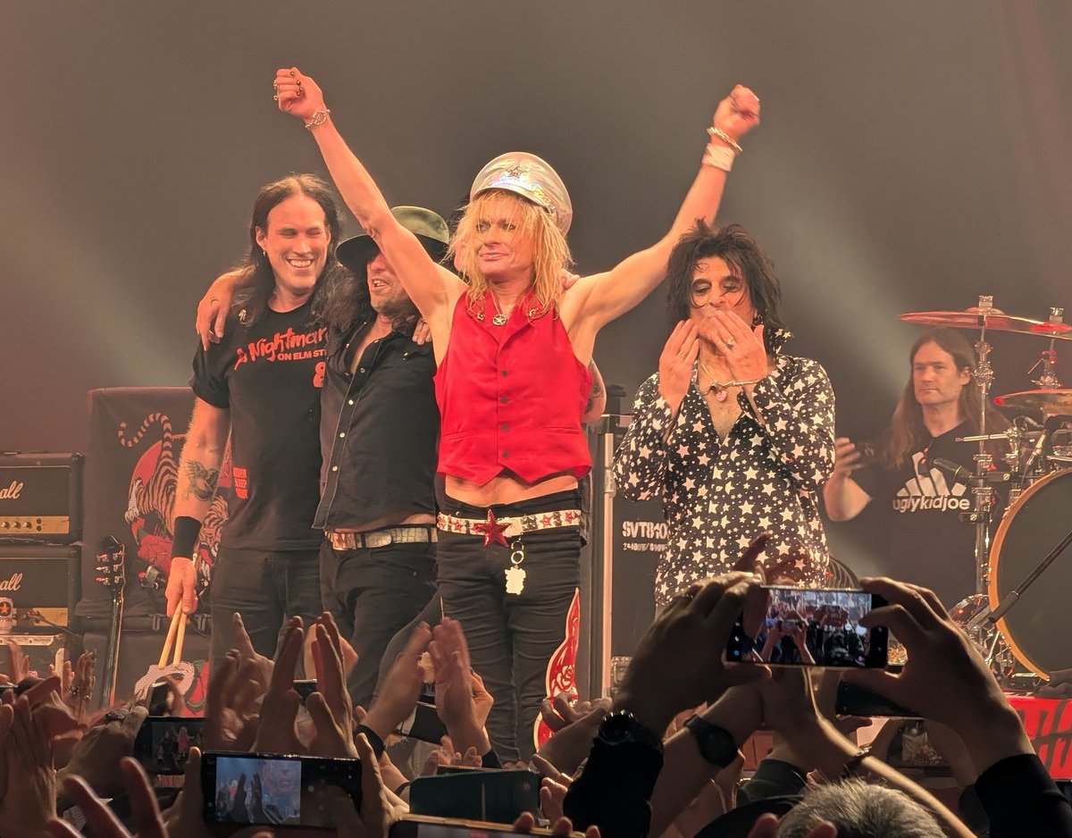 3_sin's tweet image. Year, I know
You are on the last train back to TOKYO!!

1年9カ月ぶりのマイケル・モンロー様
相変わらずカッコ良かったよ〜〜（泣）
これこそが「ロックスター」なのです☺️
Hallelujah!

#MichaelMonroe