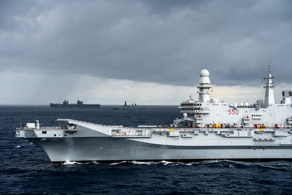 NATO_MARCOM's tweet image. 3️⃣0️⃣+ aircraft. 2️⃣carriers. 1️⃣Alliance. 🇮🇹🇬🇧 Carrier Strike Groups are sailing together under NATO command during #NeptuneStrike 25-4 🔱 in a powerful display of Allied strength, seamless interoperability, and credible deterrence at sea. 🌊⚓The exercise brings together 9 NATO…