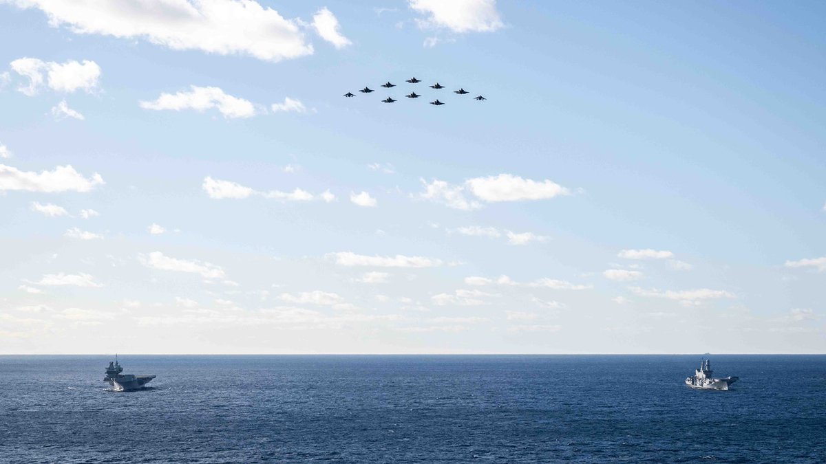 NATO_MARCOM's tweet image. 3️⃣0️⃣+ aircraft. 2️⃣carriers. 1️⃣Alliance. 🇮🇹🇬🇧 Carrier Strike Groups are sailing together under NATO command during #NeptuneStrike 25-4 🔱 in a powerful display of Allied strength, seamless interoperability, and credible deterrence at sea. 🌊⚓The exercise brings together 9 NATO…
