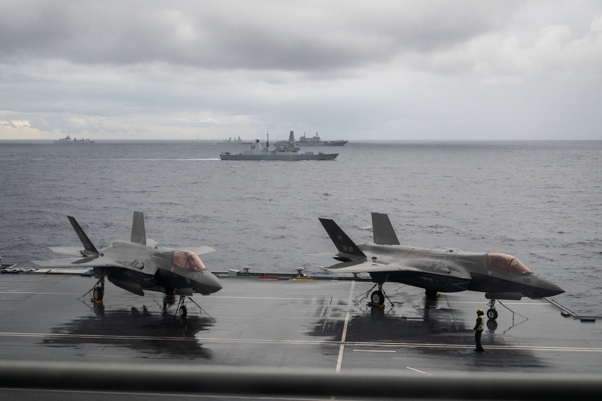 NATO_MARCOM's tweet image. 3️⃣0️⃣+ aircraft. 2️⃣carriers. 1️⃣Alliance. 🇮🇹🇬🇧 Carrier Strike Groups are sailing together under NATO command during #NeptuneStrike 25-4 🔱 in a powerful display of Allied strength, seamless interoperability, and credible deterrence at sea. 🌊⚓The exercise brings together 9 NATO…