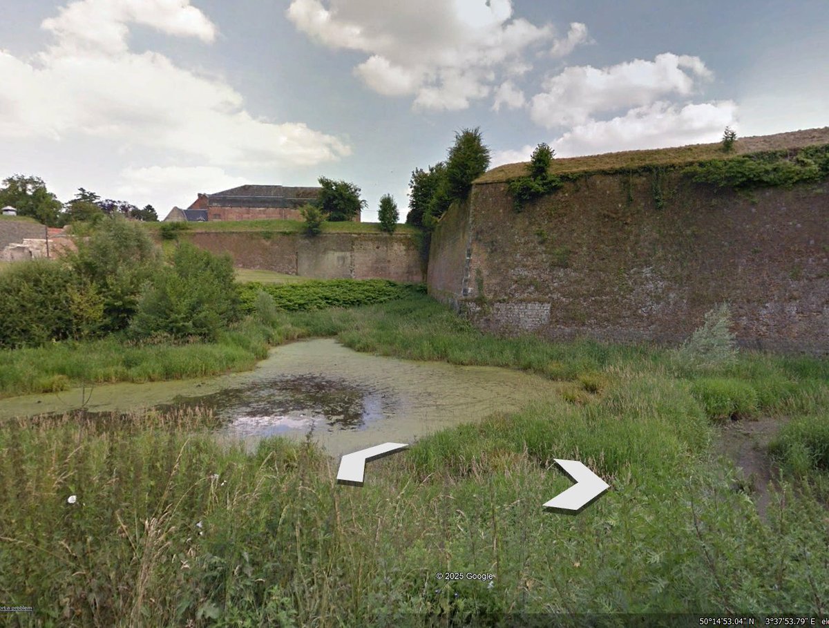 AncientsRback's tweet image. Star city of Quesnoy, France. 

The number of bricks used to make these structures would be enough to keep an entire nation&apos;s population manufacturing them. And France alone has hundreds of these star cities and sites. 

#tartaria #tech #geometry #energy