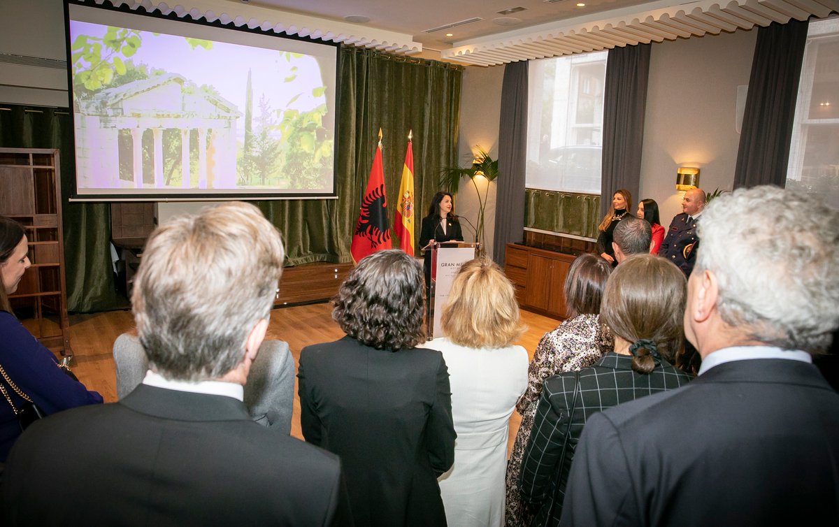 AlEmbSpain's tweet photo. Ambasada e RSh në Madrid, organizoi pritjen me rastin e 113 vjetorit të Pavarësisë 🇦🇱Ambasadorja Entela Gjika vlerësoi marrëdhëniet e shkëlqyera mes🇦🇱🇪🇸, foli mbi progresin e Shqipërisë në integrimin evropian dhe mbështetjen e palëkundur të Spanjës në këtë proçes. @AlbanianDiplo https://t.co/yLqLWmINdP