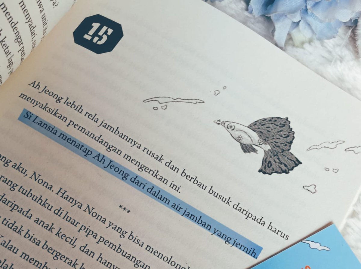 Lovaren_'s tweet image. “Si Lansia menatap Ah Jeong dari dalam air jamban yang jernih.”

WTH?? KEPALA MANUSIA MUNCUL DARI LUBANG TOILET SAMBIL MEMINTA TOLONG KARENA TIDAK INGIN MATI? 😰🚽 

Aku sudah bisa merasakan Teka-teki Toilet Aneh tipikal buku yang mengantarkan sensasi asing ketika membacanya 😨😵‍💫