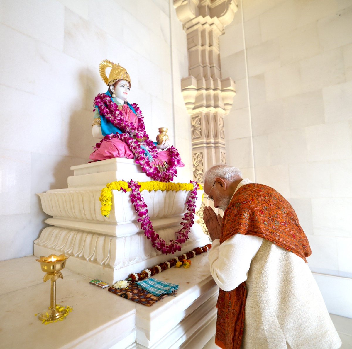 narendramodi's tweet image. आज अयोध्या में माता अन्नपूर्णा मंदिर में पूजा-अर्चना का सौभाग्य प्राप्त हुआ। देवी मां से समस्त देशवासियों के उत्तम स्वास्थ्य और समृद्धि की कामना की। माता अन्नपूर्णा अन्न, आनंद और अभय की अधिष्ठात्री देवी हैं। मेरी प्रार्थना है कि उनका आशीर्वाद, विकसित भारत के हर प्रयास को यश और…