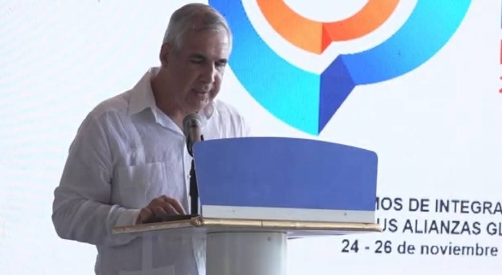 cmphcuba's tweet photo. En Foro mecanismos de integración económica "Cuba y sus alianzas globales" en marco #FIHAV2025, VPM Eduardo Martinez importancia #BRICS, #UEEA y otros, asi como amplias potencialidades p desarrollar negocios y proyectos en sectores claves como Salud, Biotecnología y Agricultura. https://t.co/hANCaPPIvl