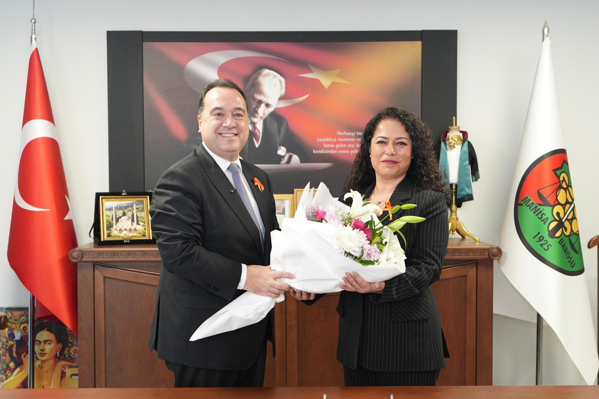 besimecz's tweet image. Manisa Baromuzu ziyaret ederek Baro Başkanımız Av. Sevgi Başak Yeşil ve yönetim kurulu üyeleriyle bir araya geldik. 

Şiddet mağduru kadınlara hukuki destek sunmayı amaçlayan; Manisa Büyükşehir Belediyesi ile Manisa Barosu arasında, merhum Başkanımız Ferdi Zeyrek’in adını yaşatan…