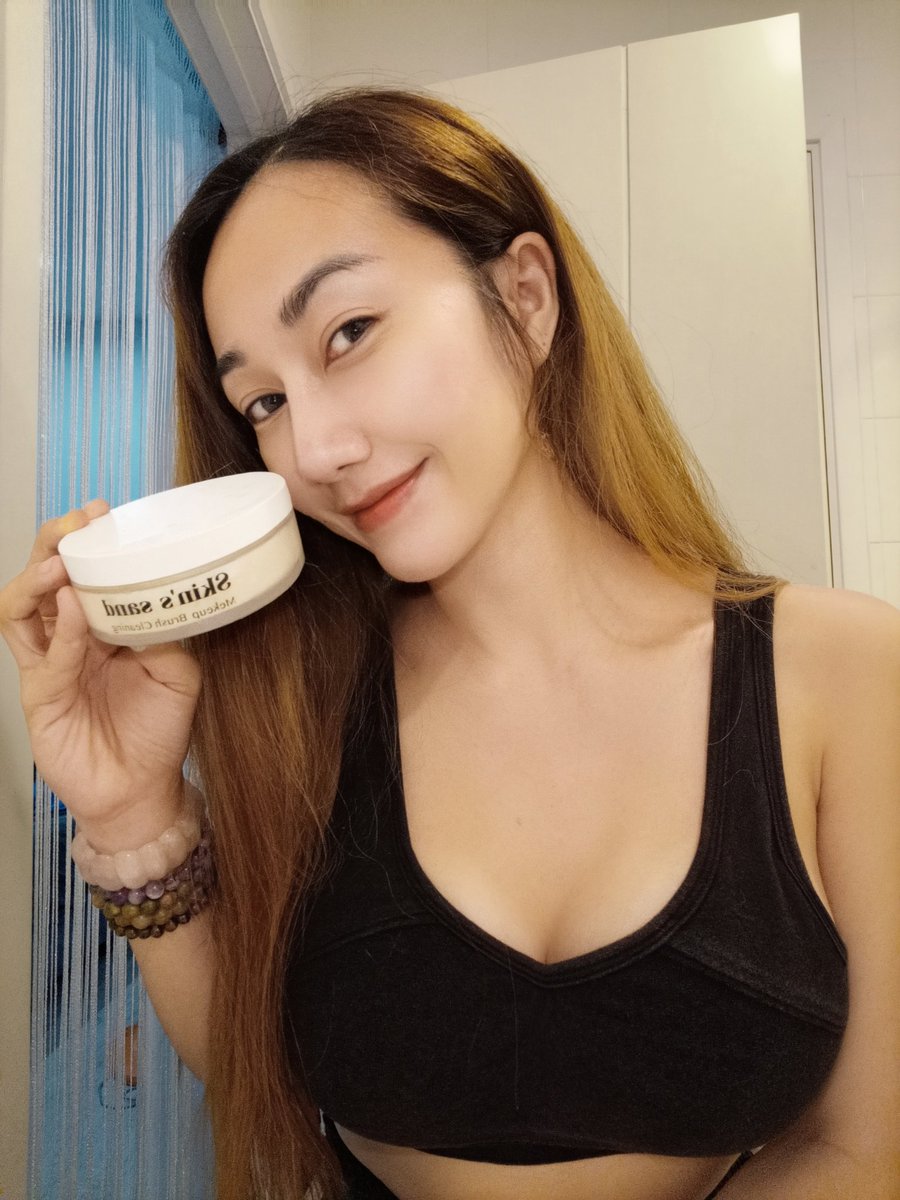 Piko_piYo's tweet photo. #brushclean ที่ล้างแปรงแต่งหน้า ตัวนี้
ใช้ง่าย ขจัดMake up ฝังแน่น
ในอุปกรณ์แต่งหน้าให้กลับมาสะอาดเหมือนใหม่
ลดการสะสมแบคทีเรีย
สามารถใช้กับฟองน้ำ พัฟ แปรงได้หมด พิกัด TT: yoyomizzu ค้าบ
#สบู่ล้างแปรงแต่งหน้า
#skinsand https://t.co/Qk73fDclh6