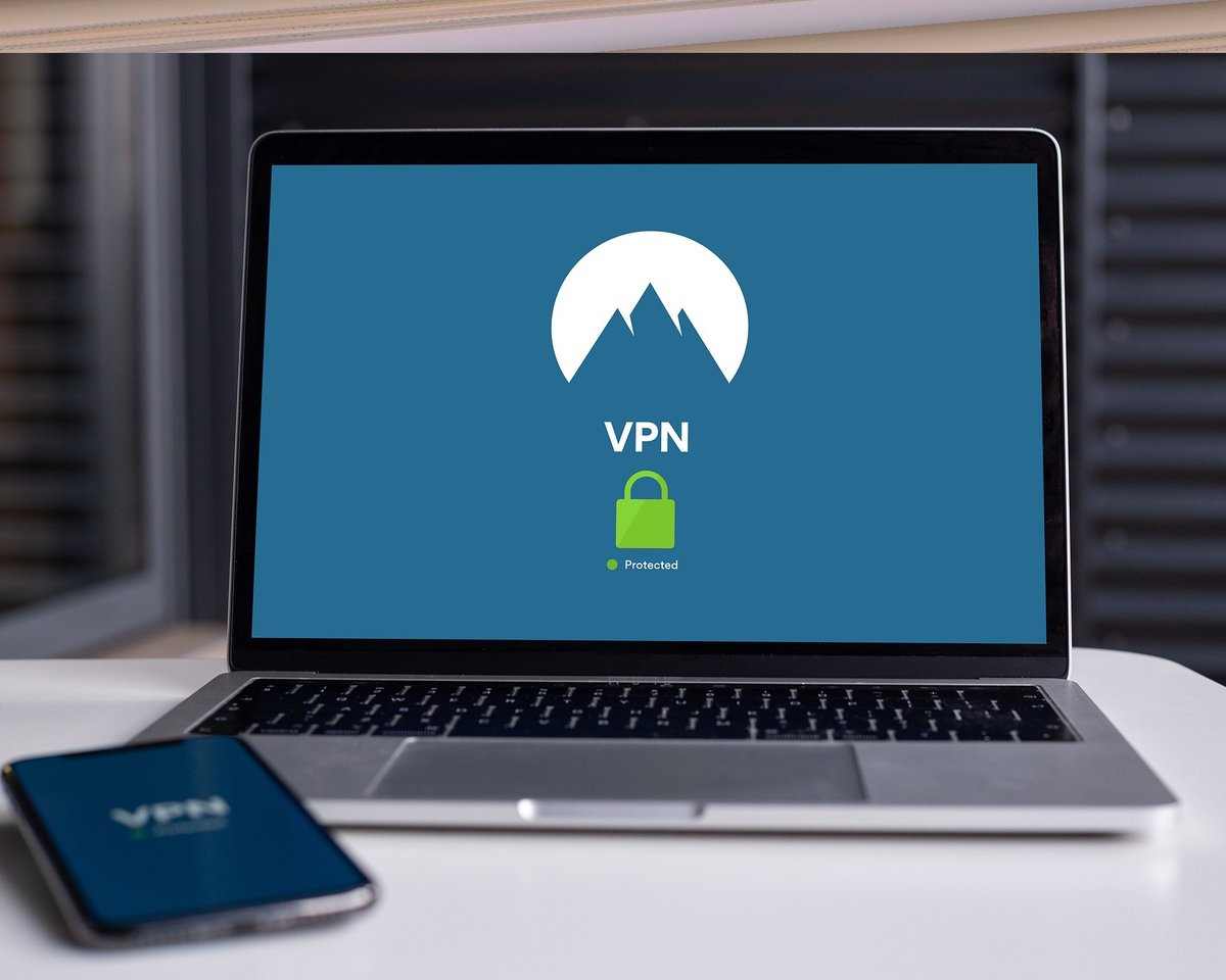 BirakIT's tweet image. IT Jargon Explained: What is a VPN? 
A Virtual Private Network keeps your data secure and private. 

#ITJargon #TechTerms #LearnWithUs