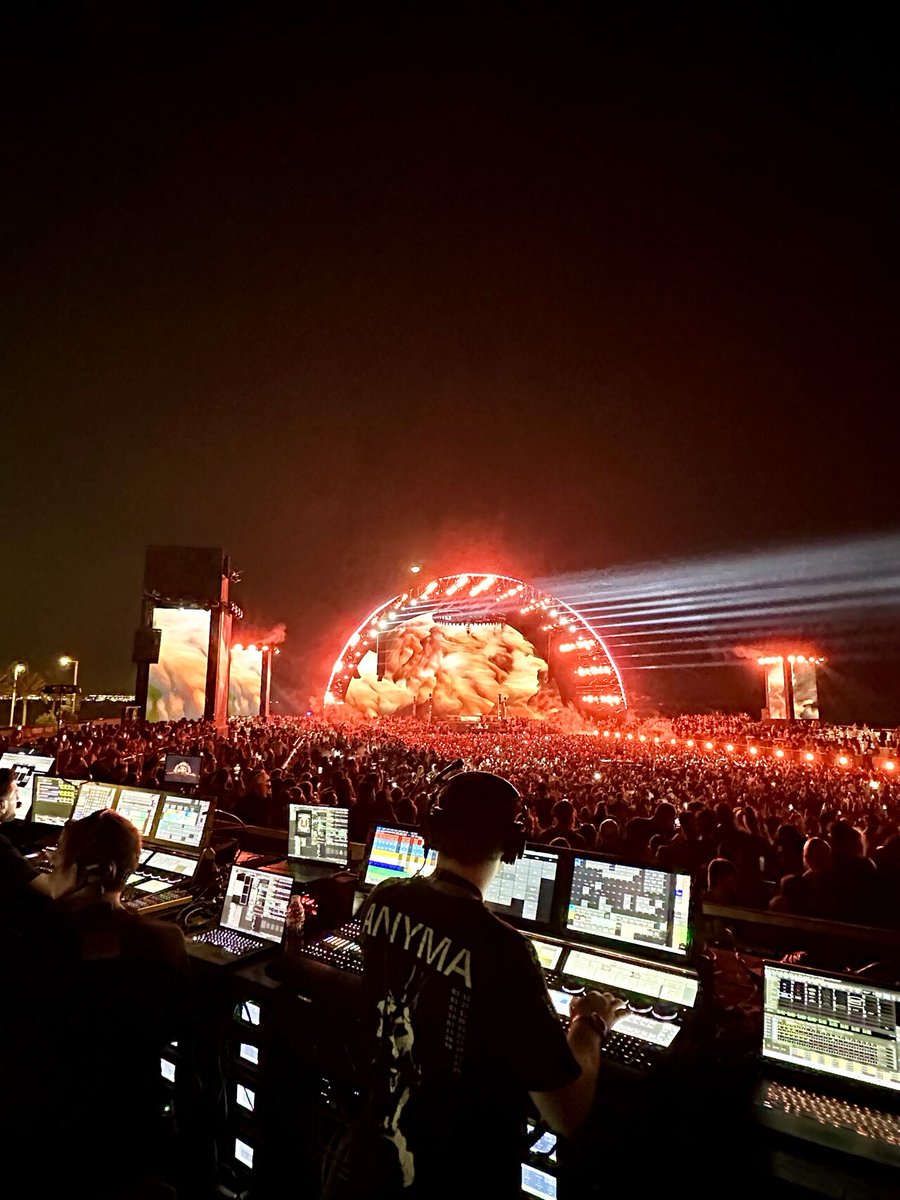 Grafdom Dubai tweet media