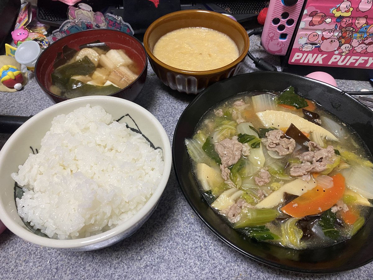 misona_IRIAM's tweet photo. 今日の晩御飯！
八宝菜(仮)ととろろ！
うずら卵忘れたのが痛恨だったけど、出汁の旨味がたっぷりでめっちゃ( ﾟДﾟ)ｳﾏｰ
とろろはねばとろで鰹だしが効いてておいしかった😋
 #味噌菜の晩御飯  #晩御飯 https://t.co/0rtLn9vrW3