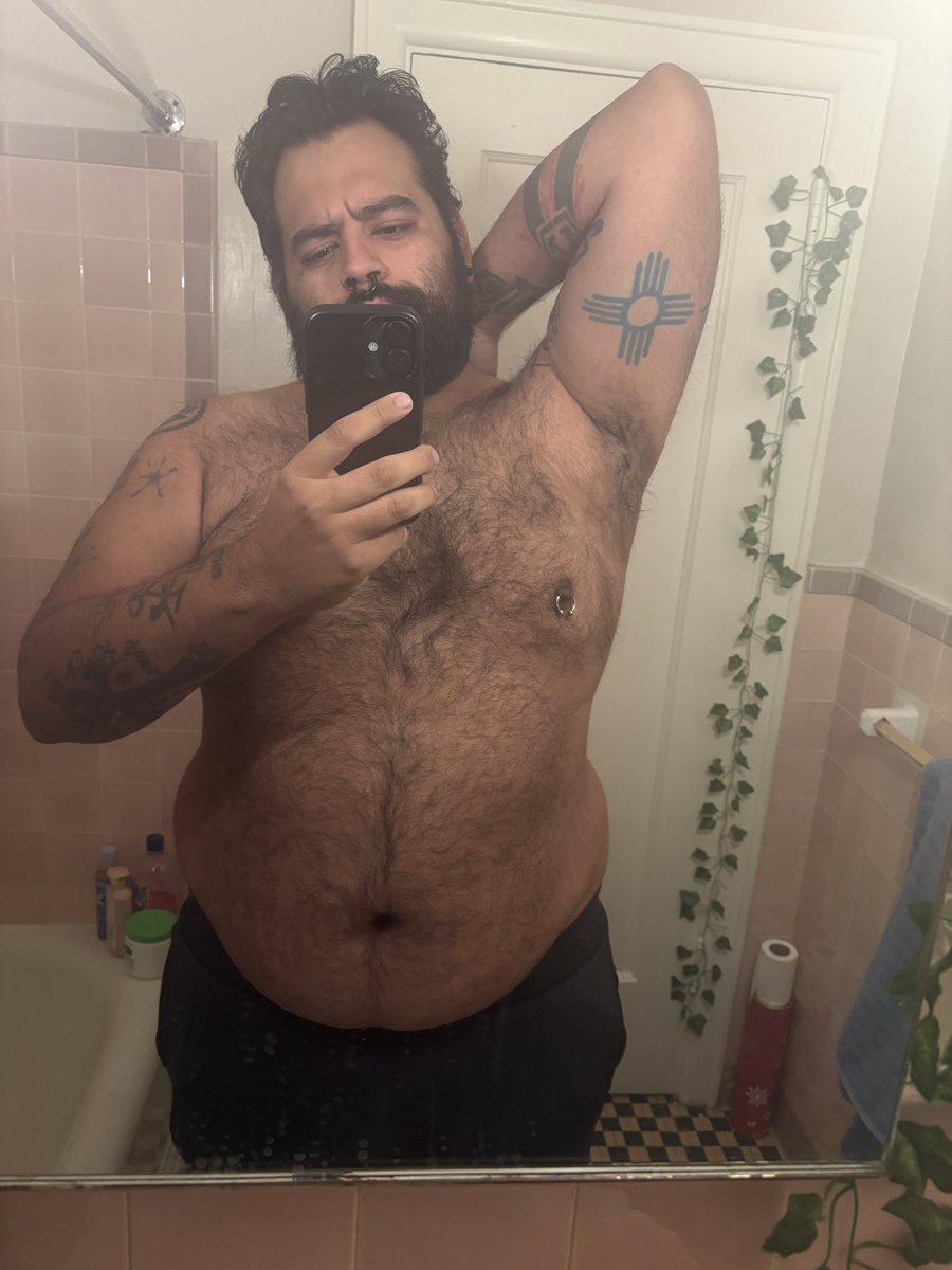BoltDesmond's tweet photo. Am I bear pup now? https://t.co/05Zh6lJrNV