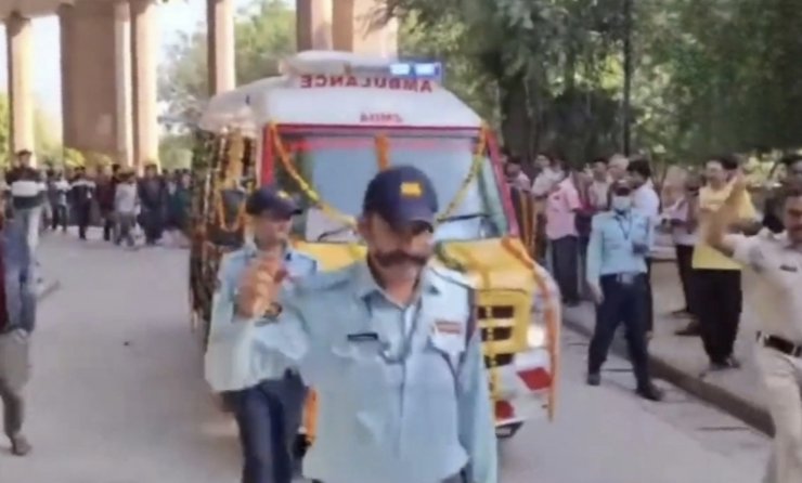 <a href="/venom1s/">︎ ︎venom</a> She dreamed of serving the nation in life, and in her passing, she served it in the most profound way possible. A true hero who didn't wear a uniform, but gave the ultimate gift of life. Kanishka Immense respect for her parents' incredible strength and selflessness.