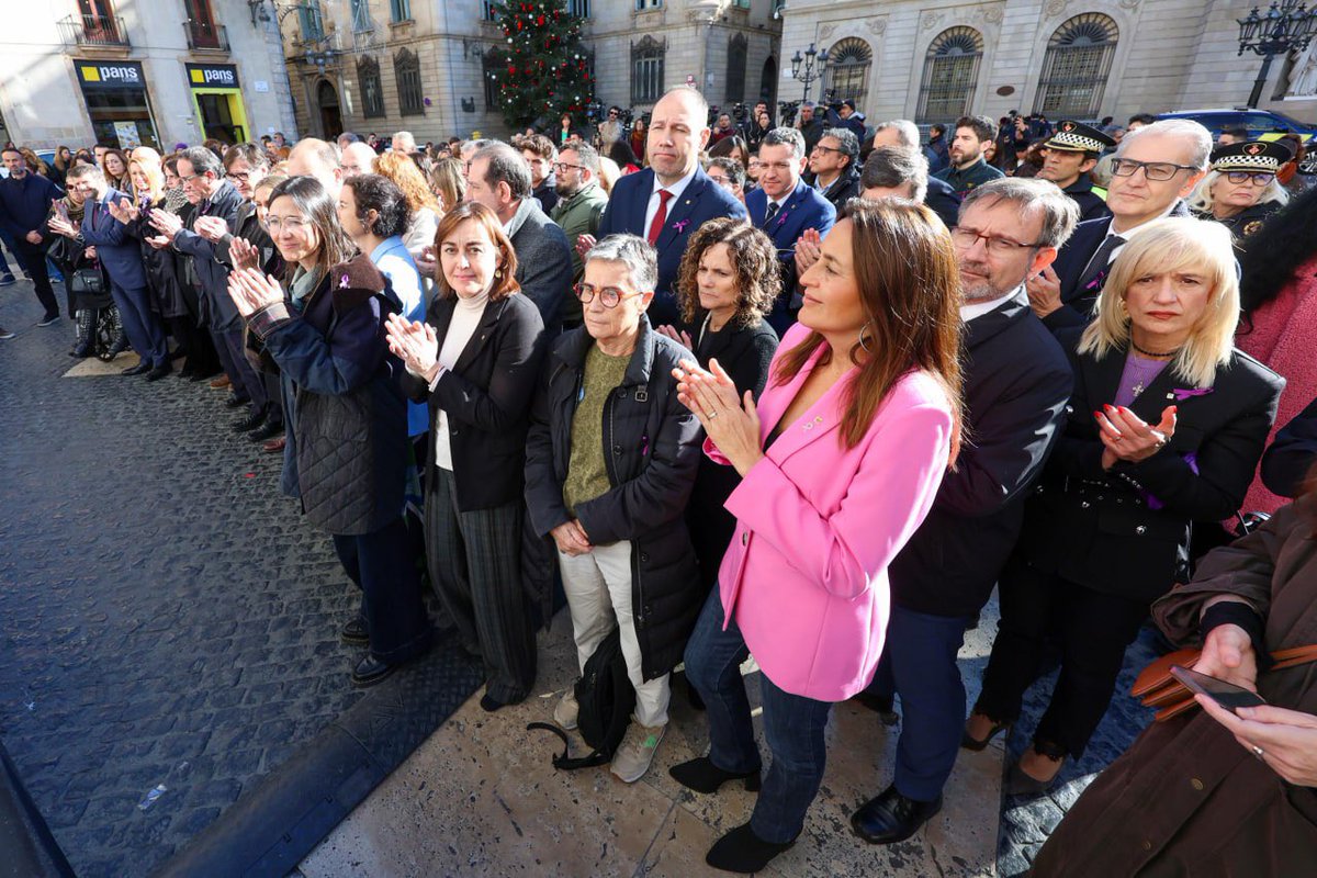 ✋ Si sembla violència masclista, és violència masclista.

La violència masclista, també en la seva forma digital, continua vulnerant drets fonamentals i afectant especialment les més joves. Aquest #25N alcem la veu per dir NO a totes les formes de violència masclista, amb el