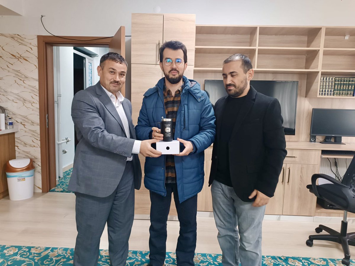 celaleddin_gul's tweet photo. MİL-DİYANET SEN'DEN HAFIZLIK KUR'AN KURSLARINA ZİYARET

Mil-Diyanet Sen heyeti, Sincan 15 Temmuz Şehitler Yatılı Erkek Hafızlık Kur’an Kursu ile Keçiören Hafız Hasan Akkuş Erkek Yatılı Hafızlık Kur’an Kursu’nu ziyaret etti.

Kurum personelinin sorunlarının da görüşüldüğü program, öğrencilerle gerçekleştirilen samimi sohbetler ve yapılan temennilerle tamamlandı.

Ziyarete; Genel Başkan Celaleddin Gül, Genel Başkan Yardımcısı Ahmet Tahiroğlu, İl Başkanı İdris Tekin, Sincan İlçe Temsilcisi İsa Avcı ve Keçiören İlçe Temsilcisi Süleyman Yıldız katıldı.

Mil-Diyanet Sen
Genel Merkezi
#ankara #sincan #keçiören #diyanet