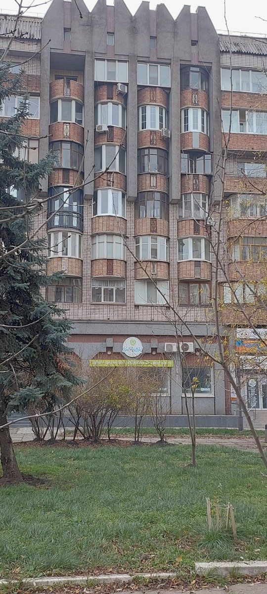 not_bastard's tweet photo. Архитектура оттуда же. Завидую тем, кто живёт в старых частях городов. Если это не бараки, конечно же💀 https://t.co/cxhlEARSTD