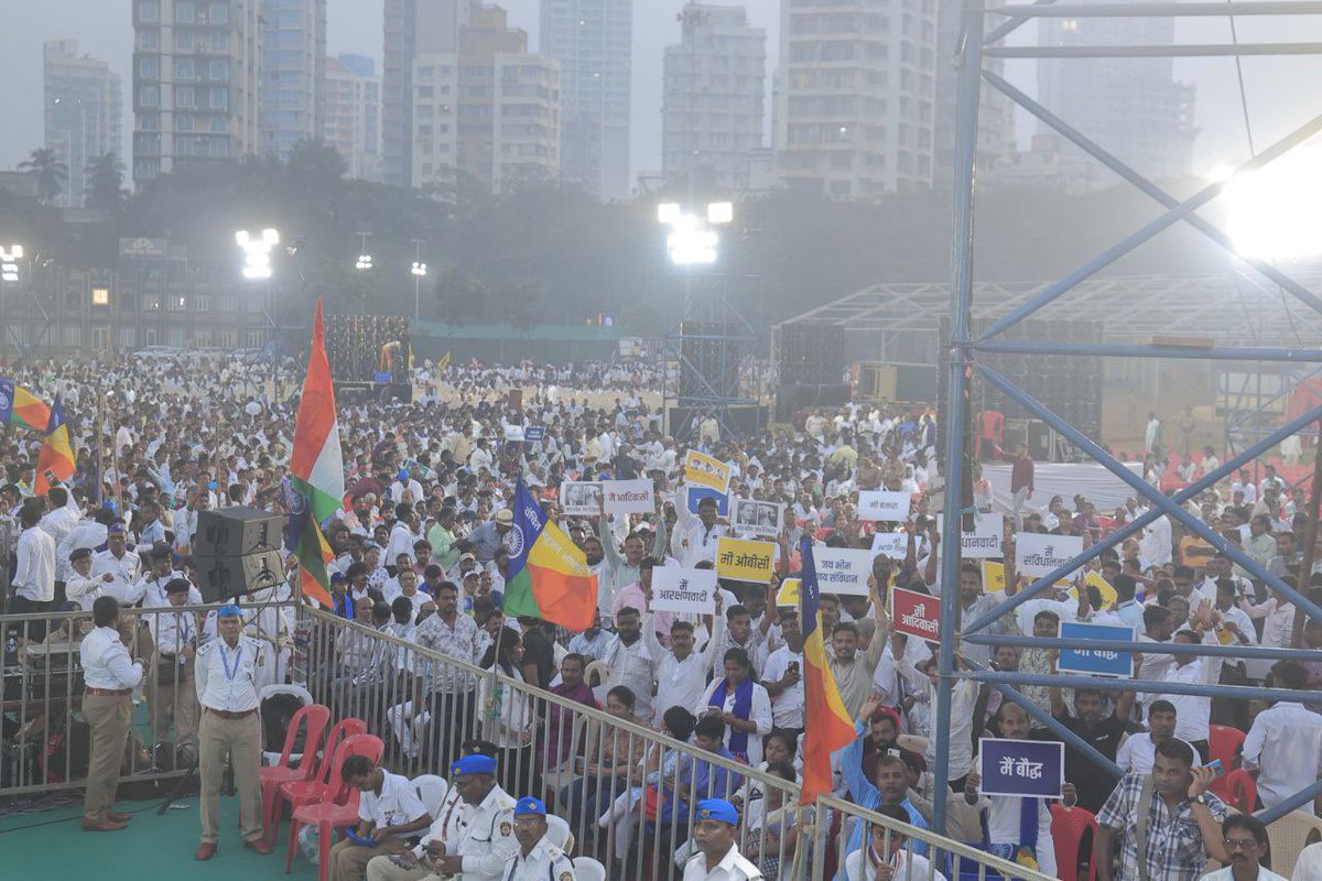 VBAforIndia's tweet image. 📍मुंबई

&quot;संविधान सम्मान महासभा&quot;

संविधानवादियों का उमड़ा विशाल जनसागर

जय भीम 💙

#संविधान_सम्मान_महासभा #एक_संधी_वंचितला #VoteForVBA #VBAForIndia