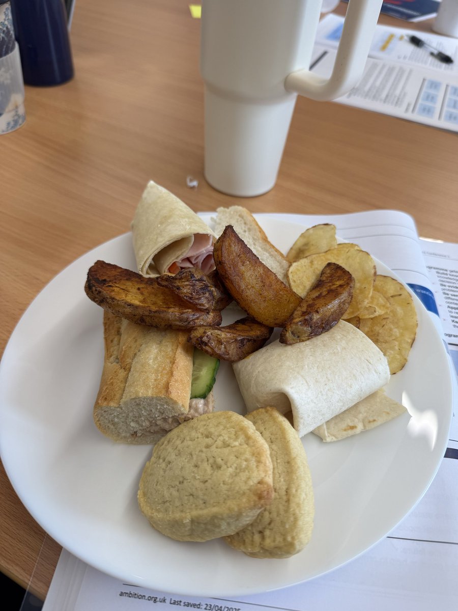 The best thing about training is being able to sit and have lunch 😁