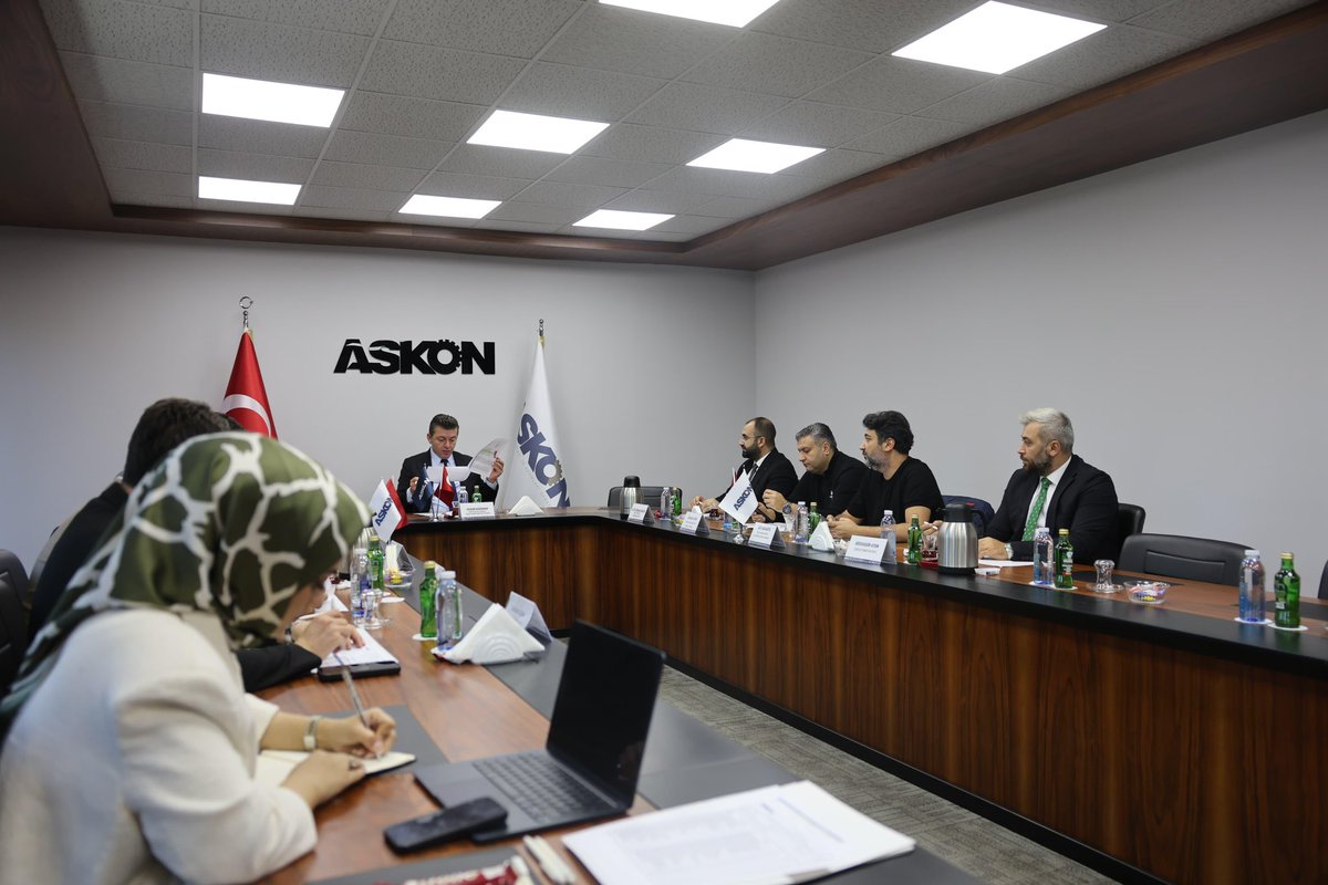 13. Dönem ASKON Teşkilat Komisyonu toplantımızı, Başkanımız Volkan Kahraman’ın başkanlığında gerçekleştirdik.Toplantıda bölgesel çalışmalar, teşkilat yapılanmaları ve dönem hedeflerimiz üzerine değerlendirmelerde bulunduk.Aldığımız kararların hayırlara vesile olmasını dileriz.