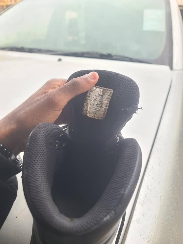 p_chilengah's tweet image. Fairy used safety boots 
Mwk78,000 negotiable 
Size 42 
Make:Rebel 
Location:BT chilobwe 
WhatsApp:0996574258