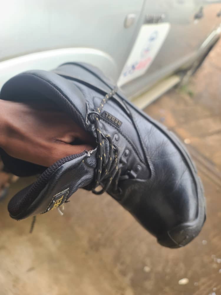 p_chilengah's tweet image. Fairy used safety boots 
Mwk78,000 negotiable 
Size 42 
Make:Rebel 
Location:BT chilobwe 
WhatsApp:0996574258