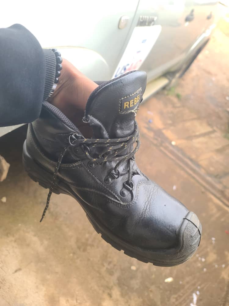p_chilengah's tweet image. Fairy used safety boots 
Mwk78,000 negotiable 
Size 42 
Make:Rebel 
Location:BT chilobwe 
WhatsApp:0996574258