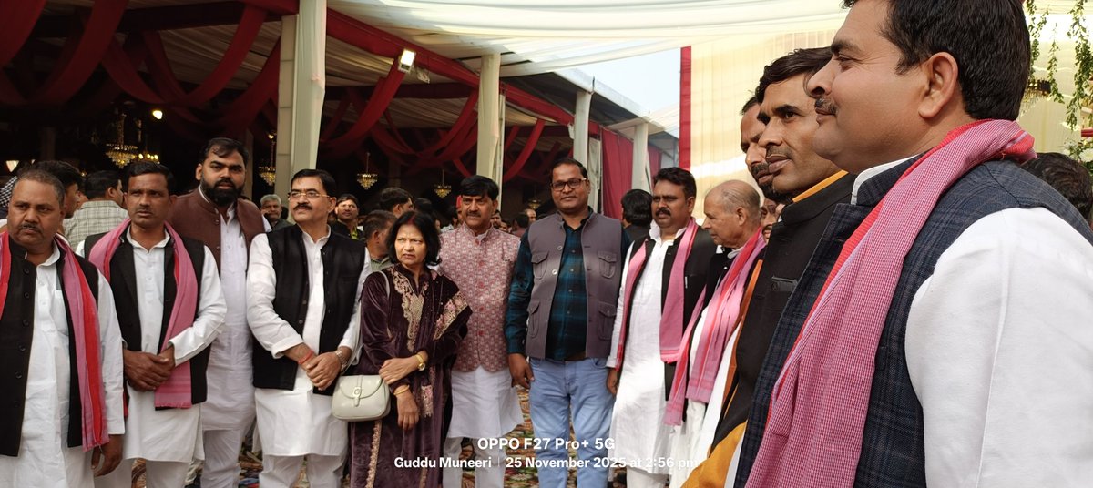 सैफई.....
शादी समारोह में।
पार्टी के बरिष्ठ नेतागण से मुलाक़ात करते हुए 
<a href="/PinkiYadavMLA/">Pinki Singh Yadav</a> <a href="/DrRajpalKashyap/">Dr. Rajpal Kashyap</a> 
<a href="/yadavakhilesh/">Akhilesh Yadav</a> <a href="/mediacellsp/">Samajwadi Party Media Cell</a>