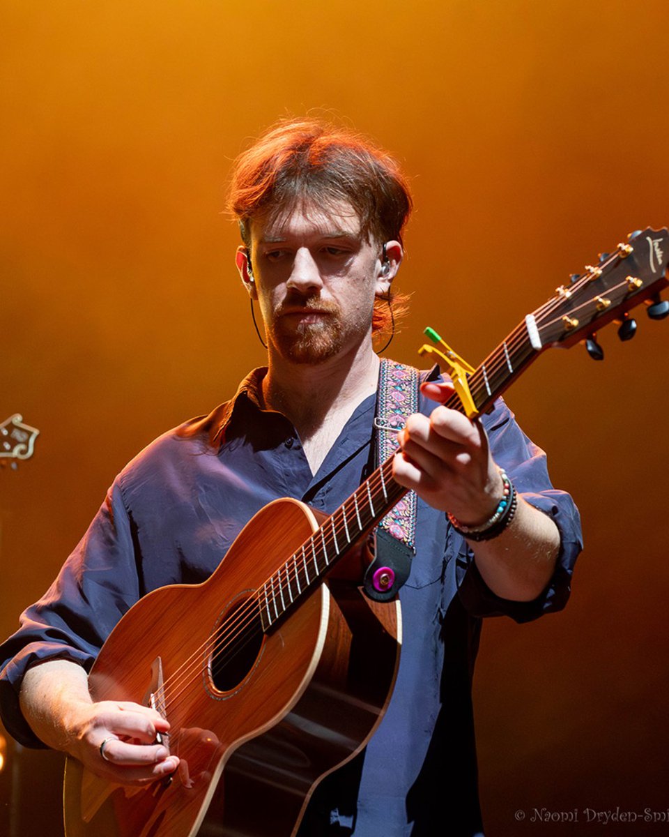 O2SBE's tweet image. Strings, stories, and a room full of people held by harmony - #Amble brought their folk magic to #O2ShepherdsBushEmpire last week 🎵

📸@naomi_dsmith

O2 Shepherd&apos;s Bush Empire 17.11.25