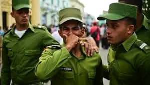 cubacooperaven's tweet image. Duelen las heridas que no sanan, de los hombres y mujeres, que, no te dejaremos ir.
Hoy el corazón no late afuera, y tú pueblo, aunque le duela, no te quiere despedir. #100AñosConFidel