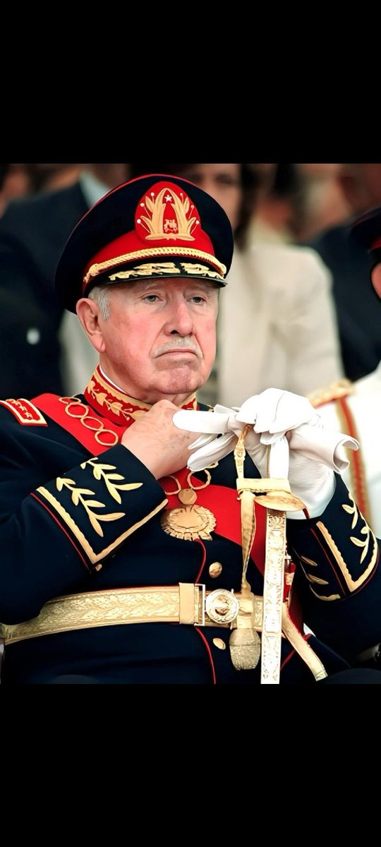 Hoy esta de cumpleaños el mejor presidente de la historia de Chile
Capitán General don Augusto Pinochet Ugarte 
1915-2025