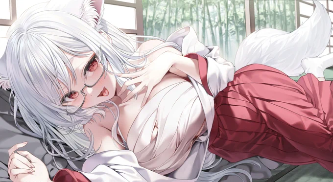 眼鏡巫女さん