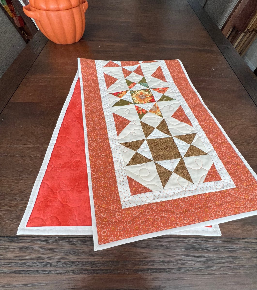 angelhw1956's tweet image. Quilted Fall/Thanksgiving Table Runner tuppu.net/24c6a423 #Etsy #TeaTimeQuiltsnMore #TableLinens