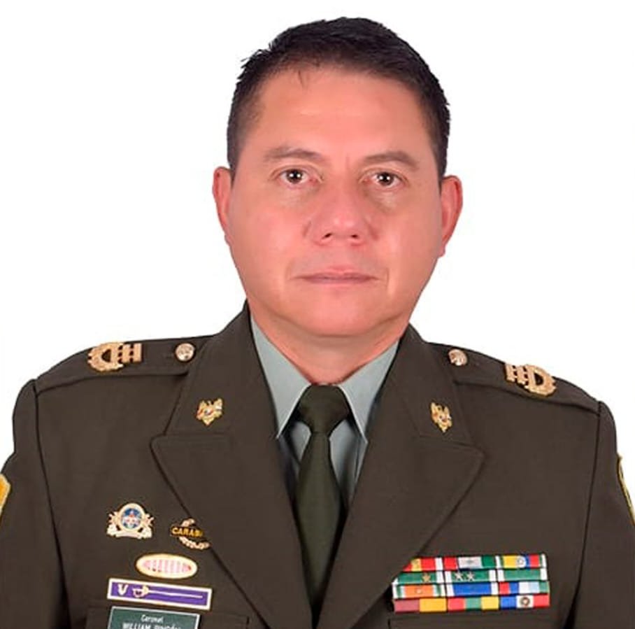 Ya está probado que el presidente <a href="/petrogustavo/">Gustavo Petro</a> está reenganchando militares apátridas. Entonces, ojo con el General William Rincón Zambrano ACTUAL director general de la <a href="/PoliciaColombia/">Policía de Colombia</a>. Es un RE-ENGANCHADO por el narco-gobierno.
