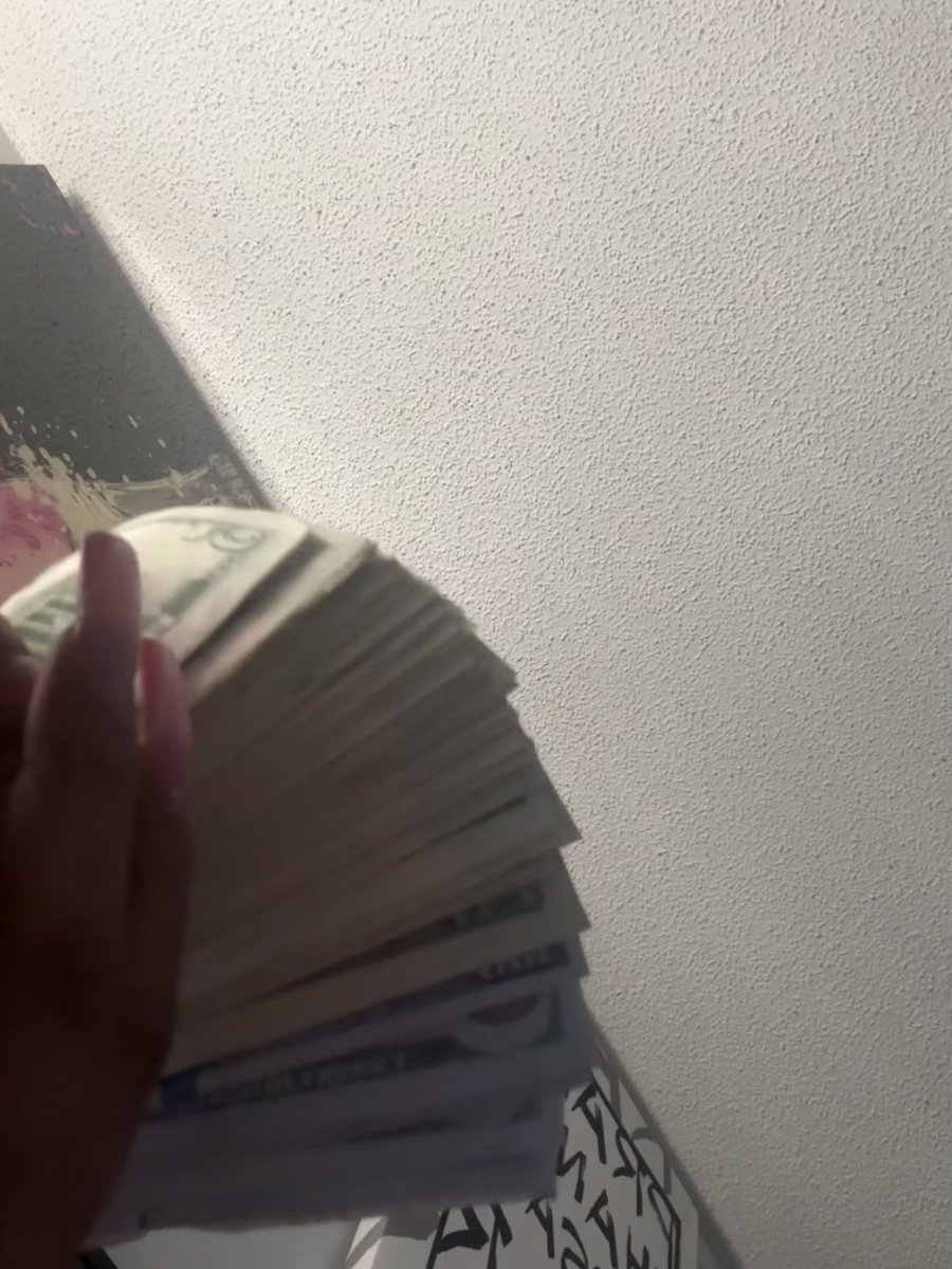 Savagesocrazy's tweet photo. @onthatasshoe I don’t live the same way as a BABY tht UR OBSESSED WITH get u sum money broke bitch and stop worrying bout another bitch dumb bitch kys💯 https://t.co/zGE2ep0Wbz