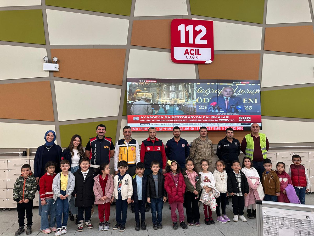 Mardin112acm's tweet image. 112 Acil Çağrı Numarası tanıtım faaliyeti kapsamında kurumumuzu ziyaret eden Artuklu Sevgi Anaokulu (4.grup) öğrencilerine acil durumda 112’nin tek numara olduğu anlatıldı ve 112 temalı promosyonlar dağıtıldı.
@TC_icisleri @Mardin_Valiligi @iletisim @illeridaresi @112teknumara